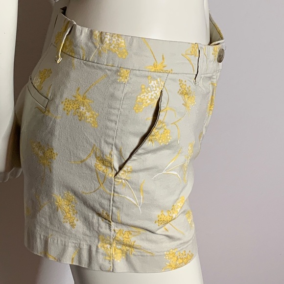 Gap Khakis Shorts Women 0 Yellow Floral Print 3" Shorts Stretch Chino Casual - Picture 4 of 12